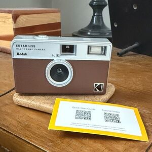 Kodak Ektar H35 Half Frame Camera - Brown and Silver